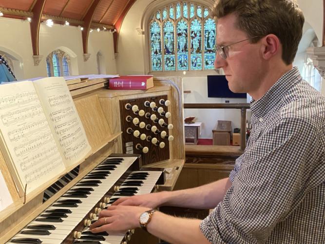 organist