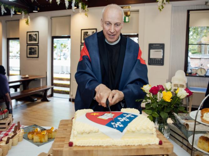 principal cutting cake
