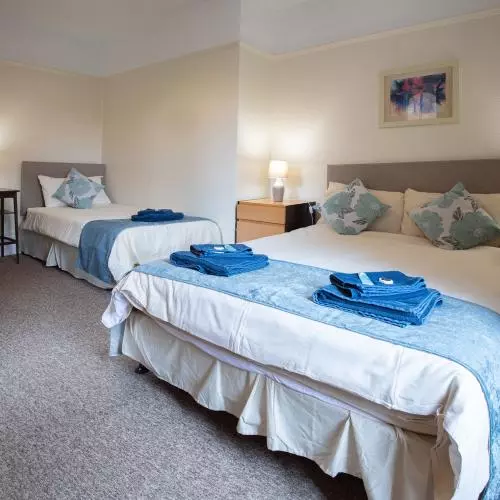 Photo of a family room with one double and one single bed