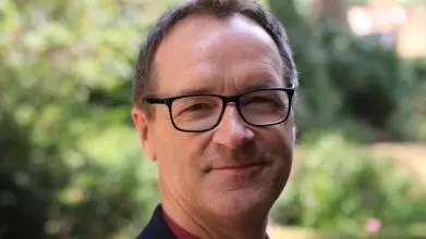 Graham Tomlin's headshot