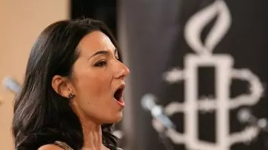 Photo of Eliana Pretorian singing