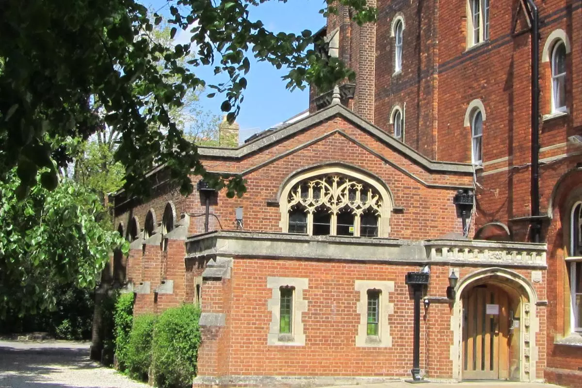 Photo of the front of Wycliffe Hall